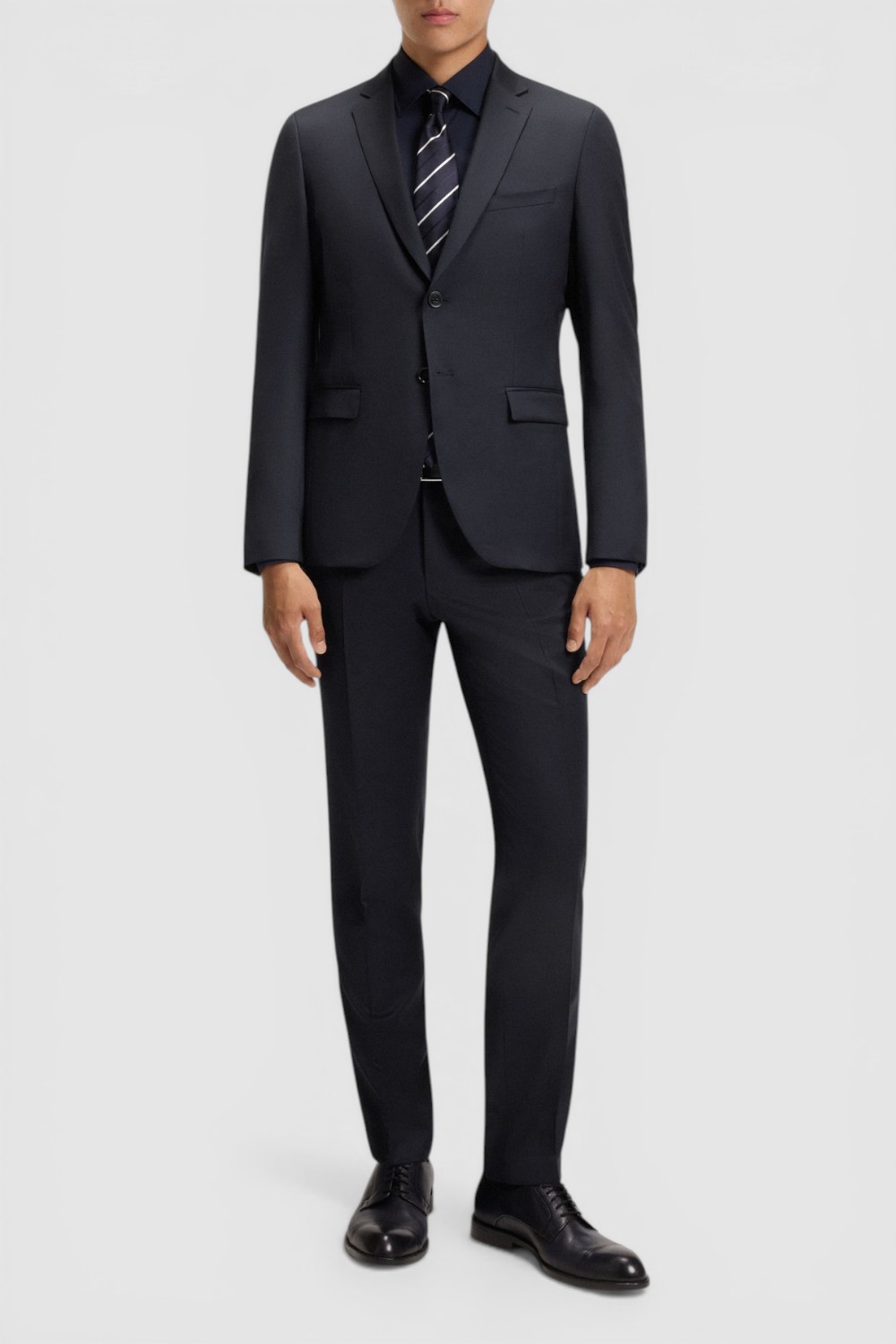 תמונת כל הלוק של ז&rsquo;קט מחויט בגזרת אקסטרה סלים